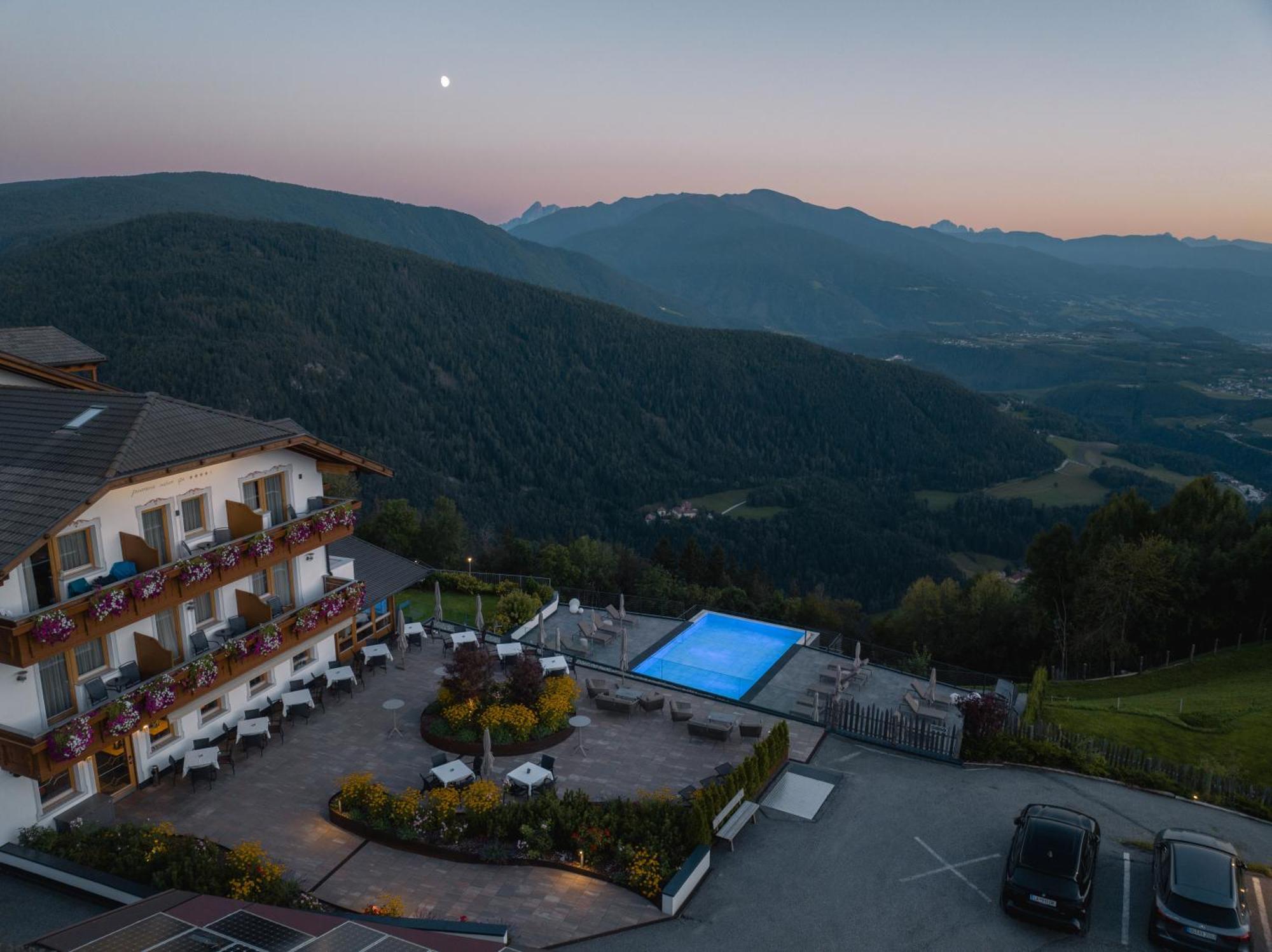 Hotel Panoramahotel Huberhof 4*